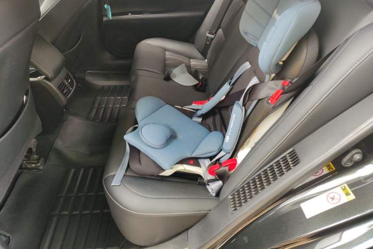 Used Lexus ES 2017 300h Mark Levinson Comfort Edition Interior 4