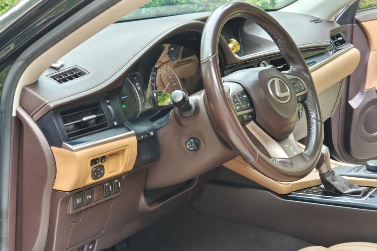 Used Lexus ES 2017 300h Mark Levinson Comfort Edition Interior 6