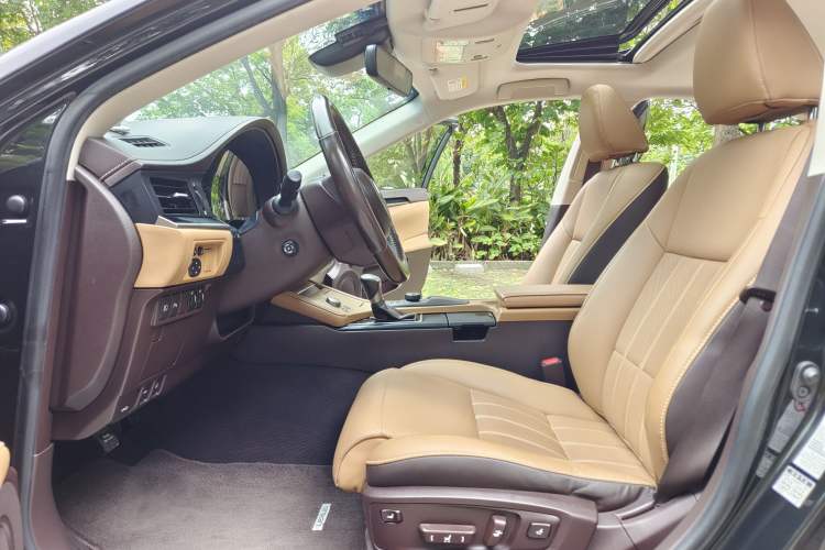 Used Lexus ES 2017 300h Mark Levinson Comfort Edition Interior 7