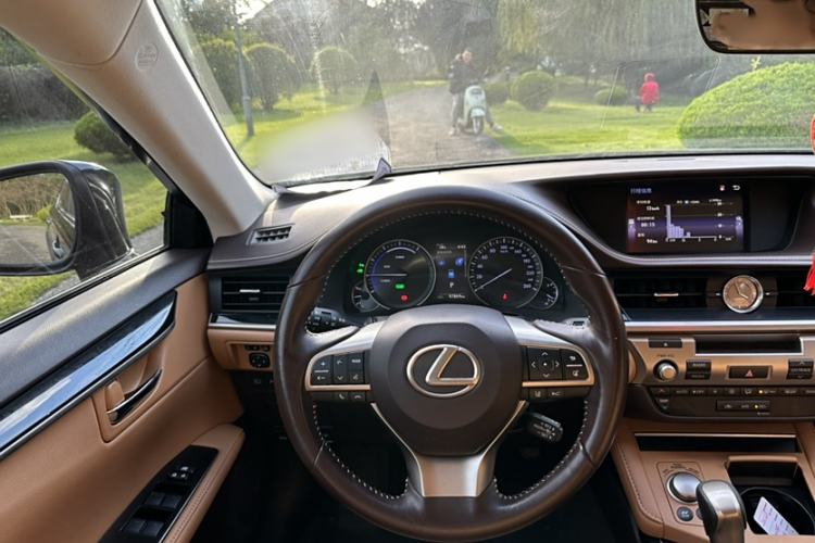 Used Lexus ES 2017 300h Mark Levinson Comfort Edition Interior 7