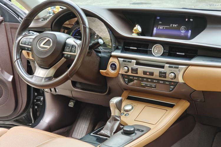 Used Lexus ES 2017 300h Mark Levinson Comfort Edition Interior 9