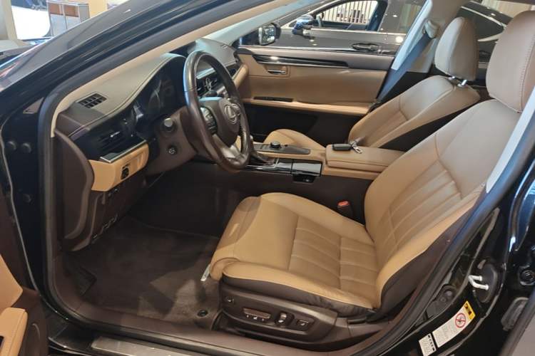 Used Lexus ES 2017 300h Mark Levinson Comfort Edition Left Front Seat