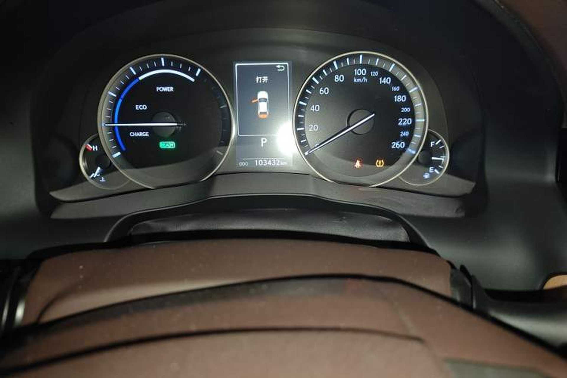 Used Lexus ES 2017 300h Mark Levinson Comfort Edition Odometer Close Up