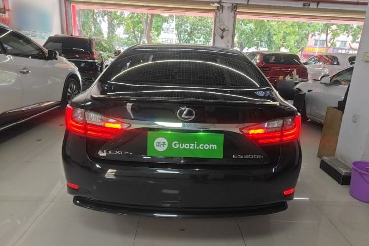 Used Lexus ES 2017 300h Mark Levinson Comfort Edition Rear