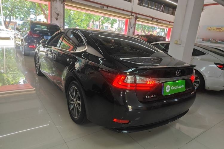 Used Lexus ES 2017 300h Mark Levinson Comfort Edition Rear Left 45 Deg