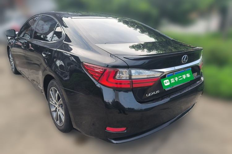 Used Lexus ES 2017 300h Mark Levinson Comfort Edition Rear Left 45 Deg