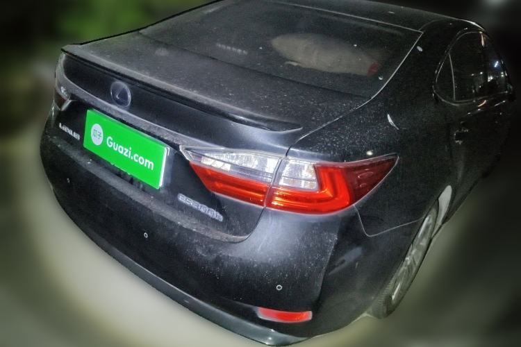 Used Lexus ES 2017 300h Mark Levinson Comfort Edition Rear Right 45 Deg