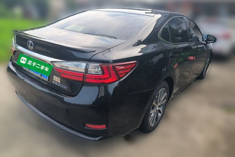 Used Lexus ES 2017 300h Mark Levinson Comfort Edition Rear Right 45 Deg