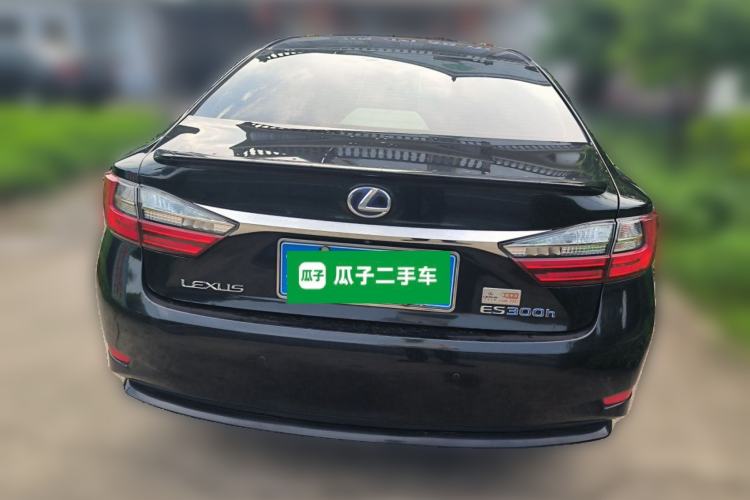 Used Lexus ES 2017 300h Mark Levinson Comfort Edition Rear