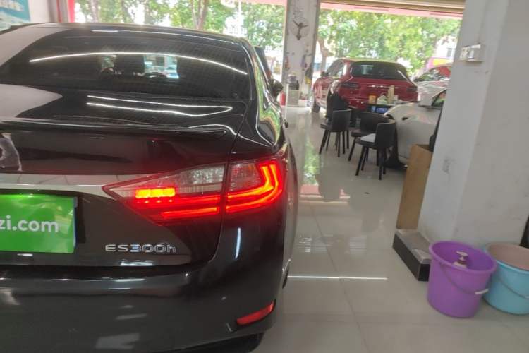 Used Lexus ES 2017 300h Mark Levinson Comfort Edition Right Rear Taillight