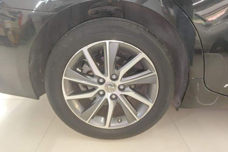 Used Lexus ES 2017 300h Mark Levinson Comfort Edition Right Rear Wheel Hub