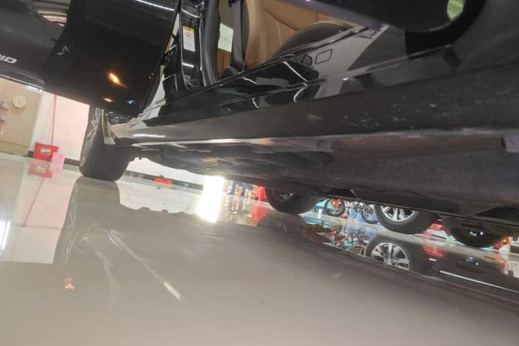 Used Lexus ES 2017 300h Mark Levinson Comfort Edition Right Side Sill