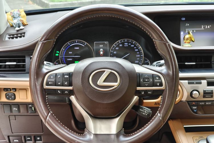 Used Lexus ES 2017 300h Mark Levinson Comfort Edition Steering Wheel