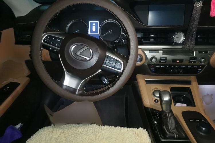 Used Lexus ES 2017 200 30th Anniversary Edition Steering Wheel