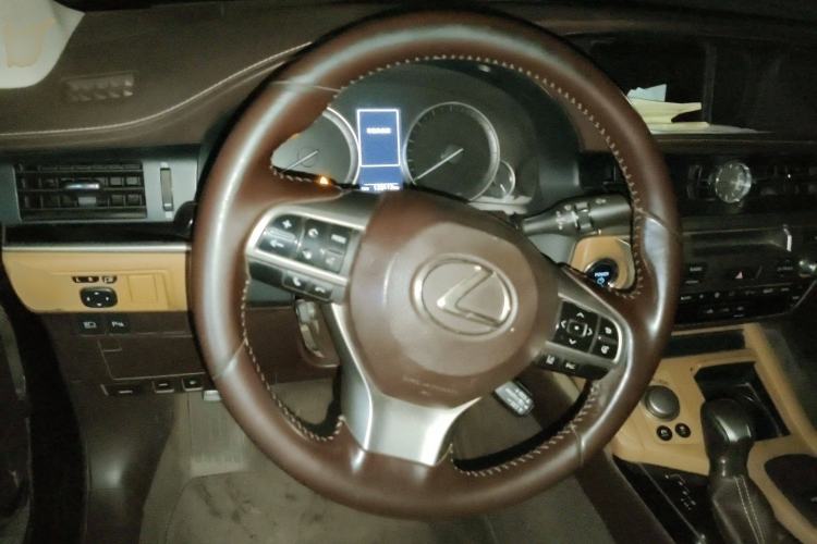 Used Lexus ES 2017 300h Mark Levinson Comfort Edition Steering Wheel