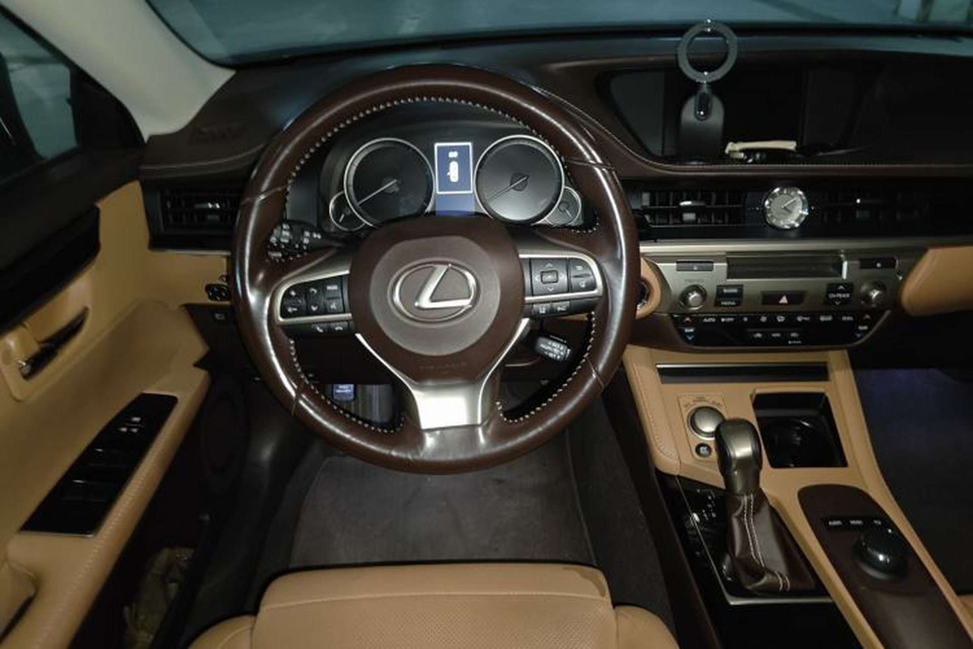 Used Lexus ES 2017 300h Mark Levinson Comfort Edition Steering Wheel