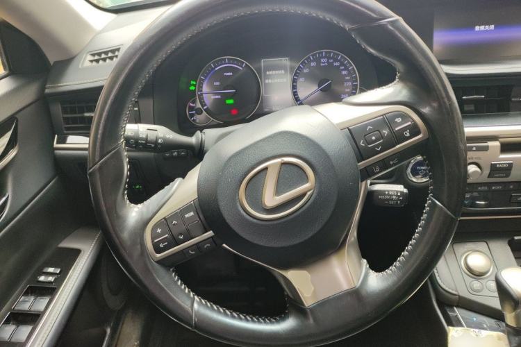 Used Lexus ES 2017 300h Mark Levinson Comfort Edition Steering Wheel