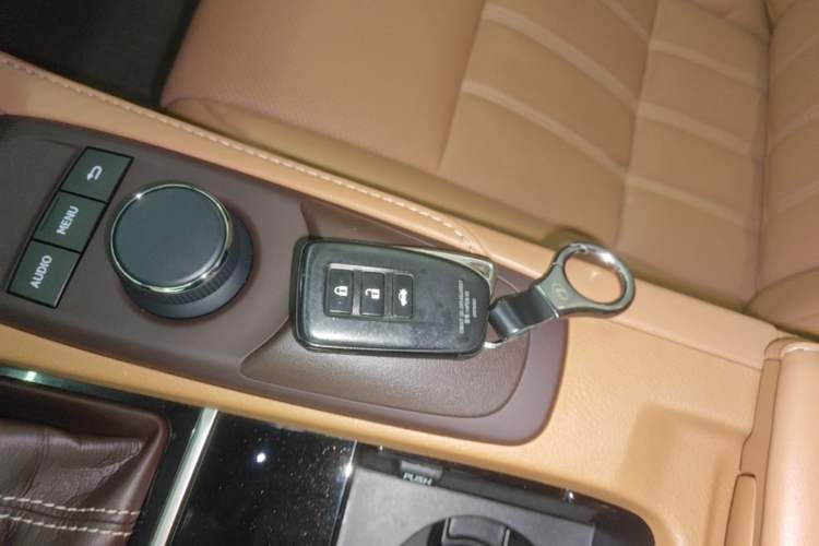Used Lexus ES 2017 300h Mark Levinson Comfort Edition Vehicle Key