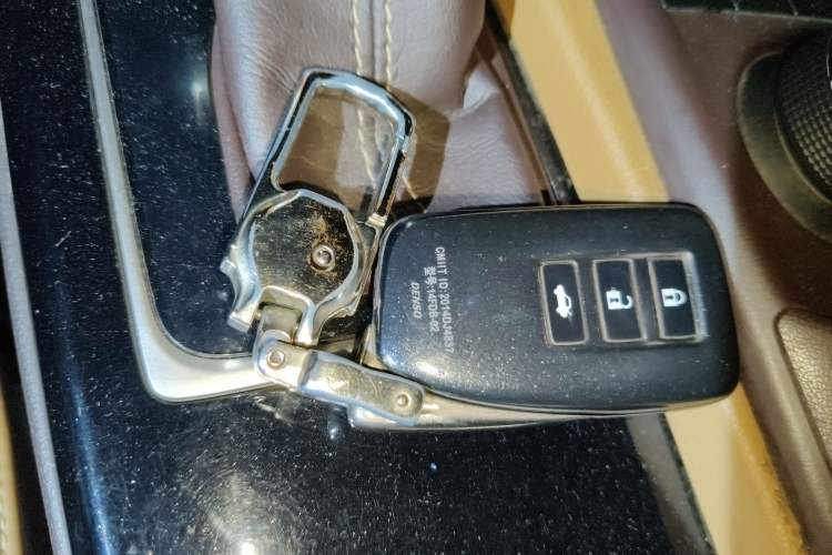 Used Lexus ES 2017 300h Mark Levinson Comfort Edition Vehicle Key