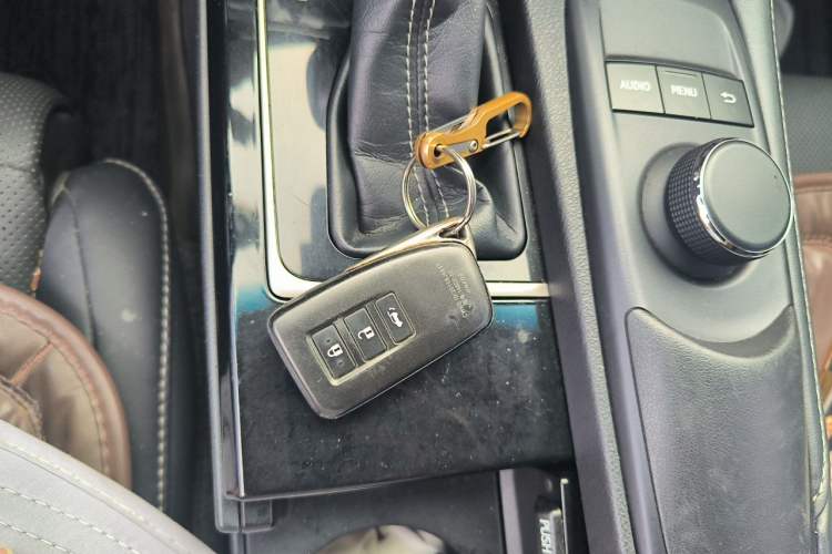 Used Lexus ES 2017 300h Mark Levinson Comfort Edition Vehicle Key