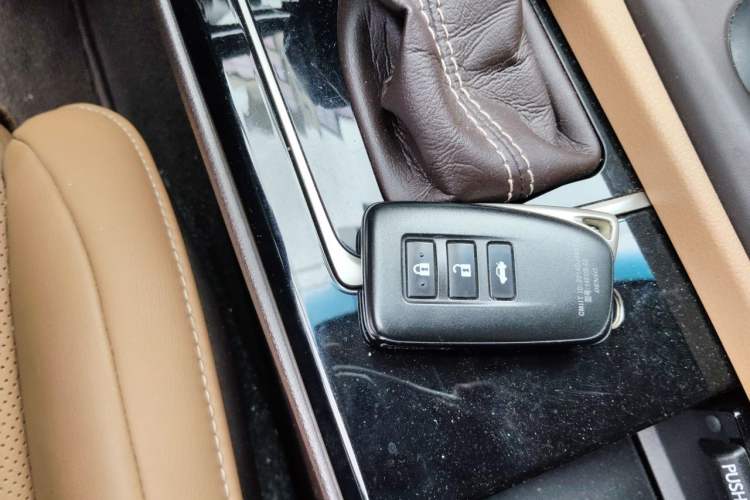 Used Lexus ES 2017 200 30th Anniversary Edition Vehicle Key