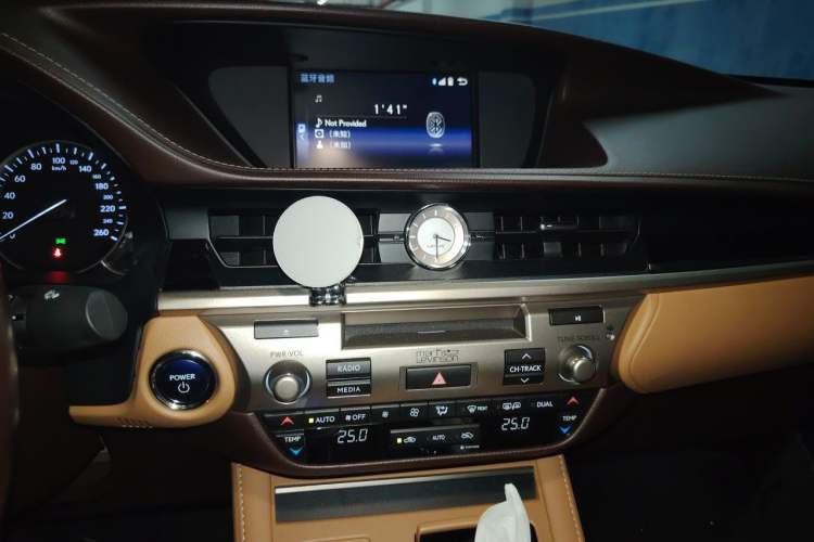 Used Lexus ES 2017 300h Mark Levinson Comfort Edition Audio And AC Panel