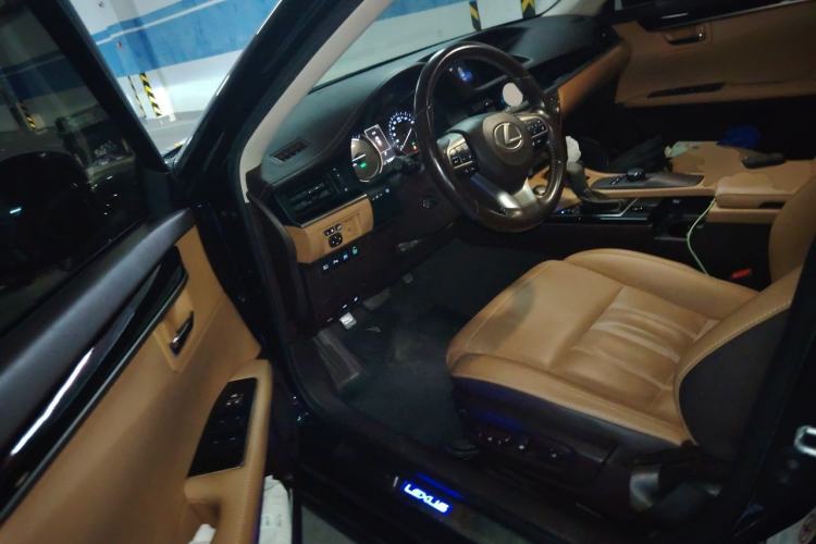 Used Lexus ES 2017 300h Mark Levinson Comfort Edition Driver Seat