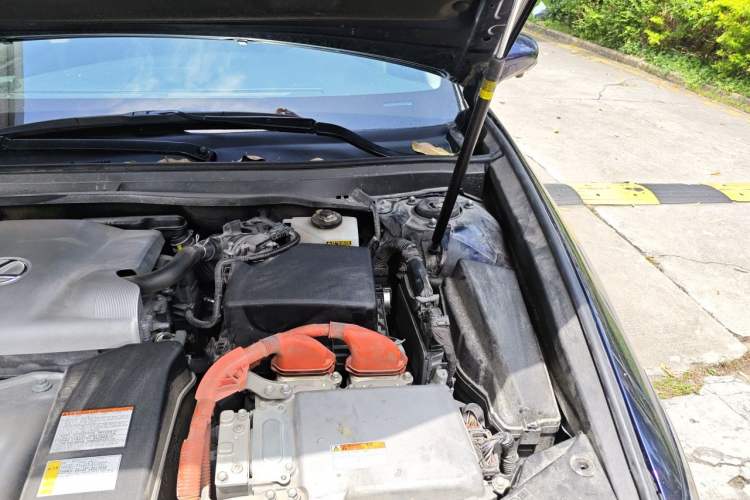 Used Lexus ES 2017 300h Mark Levinson Luxury Edition Engine Bay Left