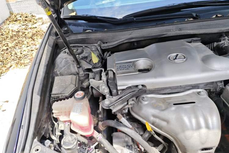 Used Lexus ES 2017 300h Mark Levinson Luxury Edition Engine Bay Right