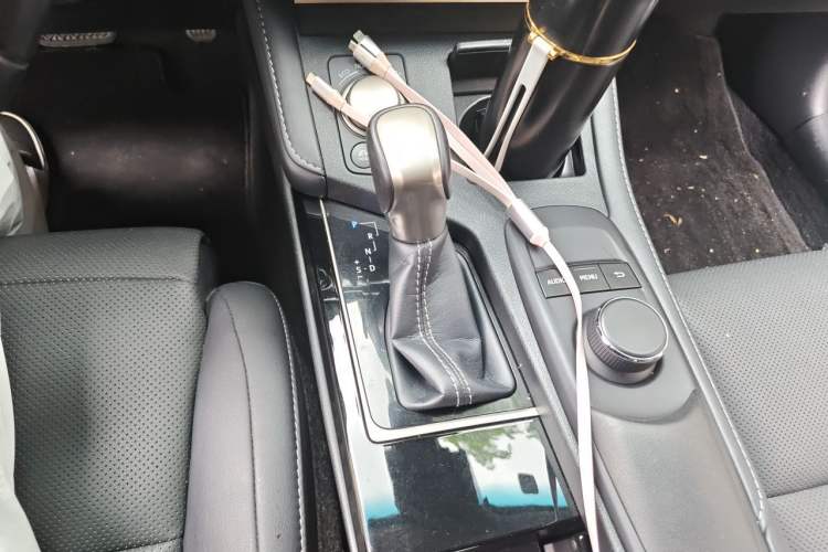 Used Lexus ES 2017 300h Mark Levinson Luxury Edition Gear Lever