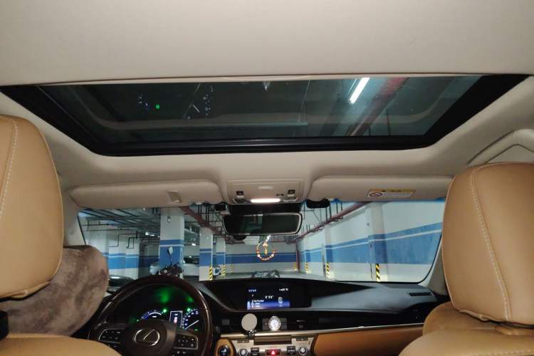 Used Lexus ES 2017 300h Mark Levinson Comfort Edition Headliner