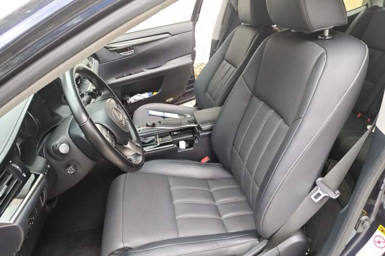 Used Lexus ES 2017 300h Mark Levinson Luxury Edition Left Front Seat