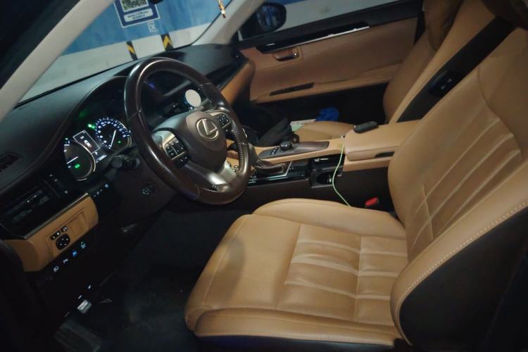 Used Lexus ES 2017 300h Mark Levinson Comfort Edition Left Front Seat