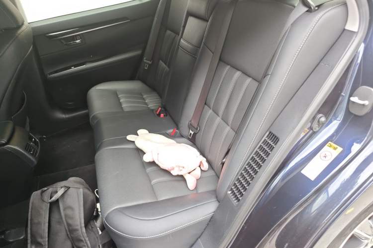 Used Lexus ES 2017 300h Mark Levinson Luxury Edition Left Rear Seat