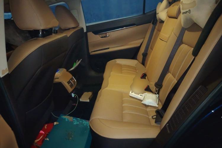 Used Lexus ES 2017 300h Mark Levinson Comfort Edition Left Rear Seat