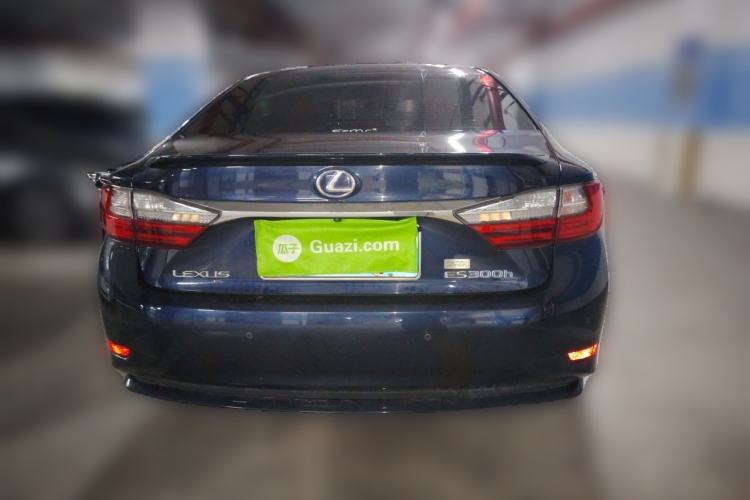 Used Lexus ES 2017 300h Mark Levinson Comfort Edition Rear