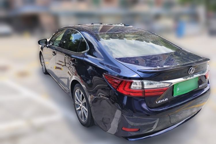 Used Lexus ES 2017 300h Mark Levinson Luxury Edition Rear Left 45 Deg
