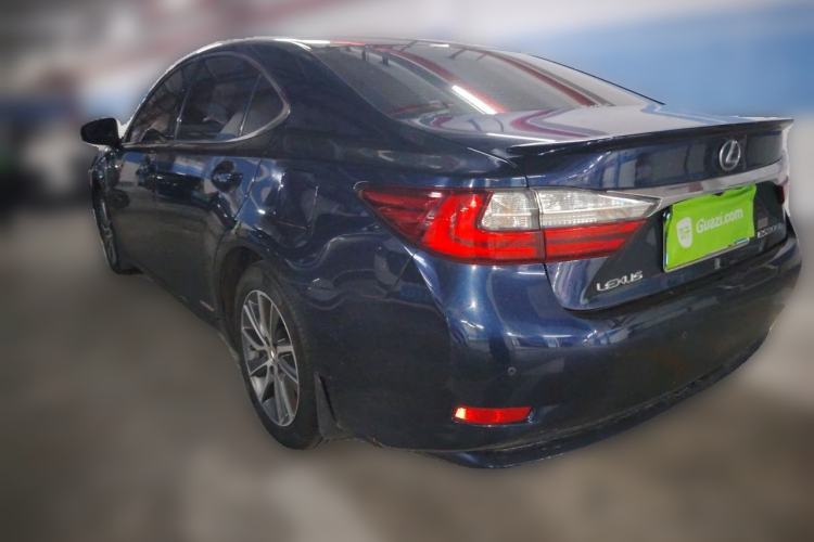 Used Lexus ES 2017 300h Mark Levinson Comfort Edition Rear Left 45 Deg