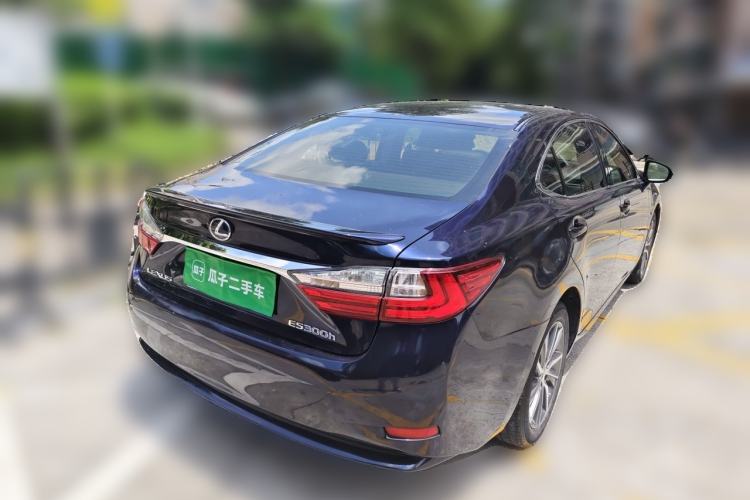 Used Lexus ES 2017 300h Mark Levinson Luxury Edition Rear Right 45 Deg