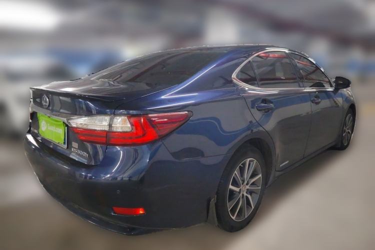 Used Lexus ES 2017 300h Mark Levinson Comfort Edition Rear Right 45 Deg