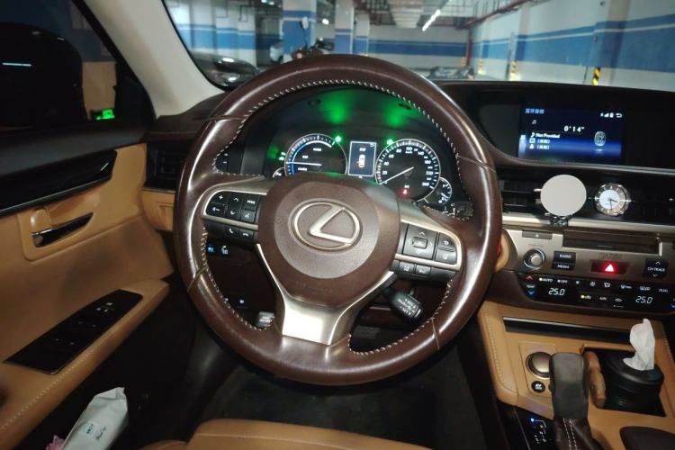 Used Lexus ES 2017 300h Mark Levinson Comfort Edition Steering Wheel