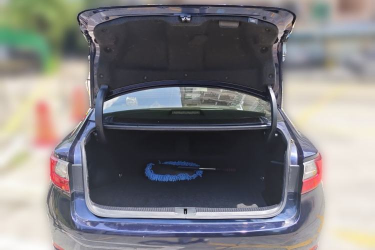 Used Lexus ES 2017 300h Mark Levinson Luxury Edition Trunk