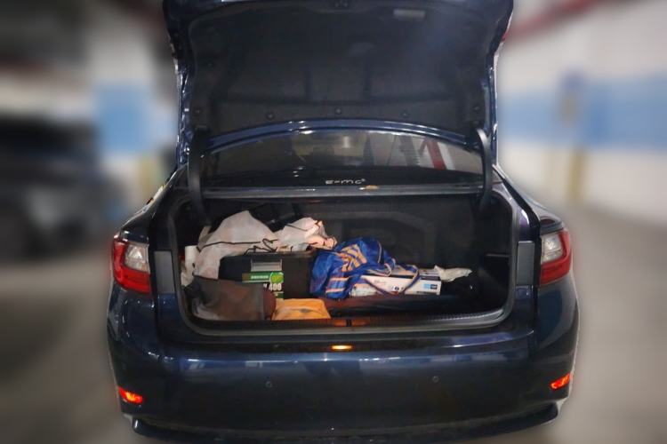 Used Lexus ES 2017 300h Mark Levinson Comfort Edition Trunk
