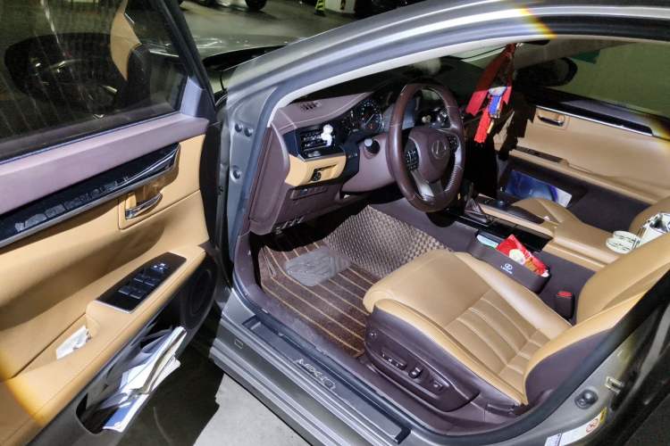 Used Lexus ES 2017 200 30th Anniversary Edition Driver Seat