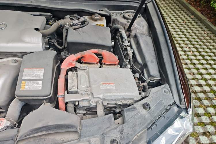 Used Lexus ES 2017 300h Mark Levinson Comfort Edition Engine Bay Left