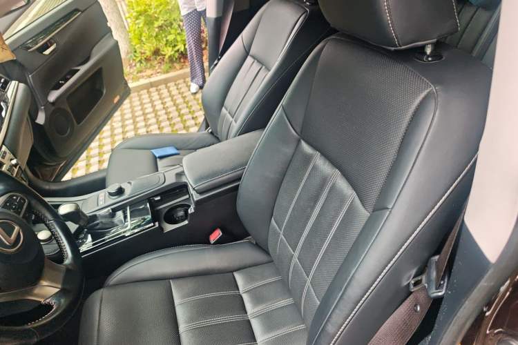 Used Lexus ES 2017 300h Mark Levinson Comfort Edition Left Front Seat