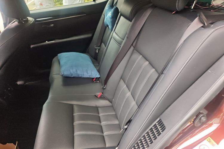 Used Lexus ES 2017 300h Mark Levinson Comfort Edition Left Rear Seat