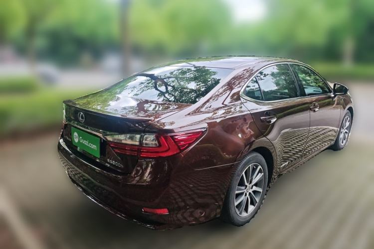 Used Lexus ES 2017 300h Mark Levinson Comfort Edition Rear Right 45 Deg