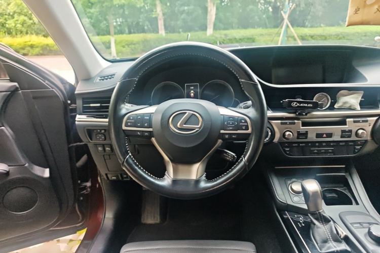 Used Lexus ES 2017 300h Mark Levinson Comfort Edition Steering Wheel