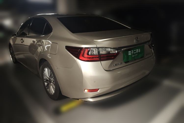 Used Lexus ES 2017 200 30th Anniversary Edition Rear Left 45 Deg